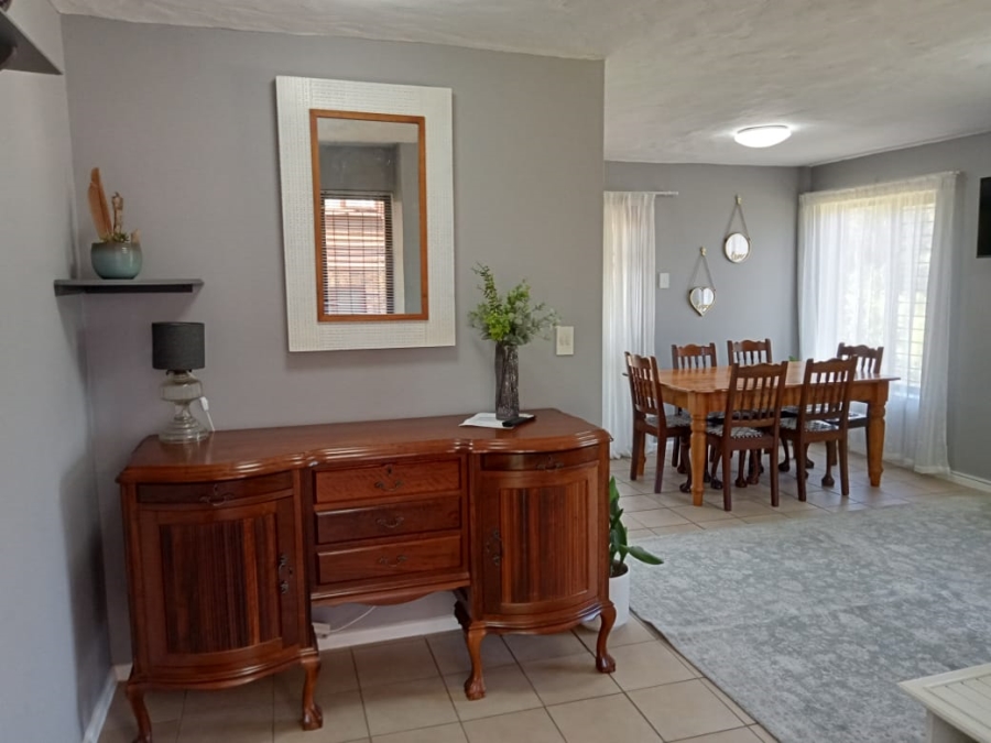 To Let 2 Bedroom Property for Rent in Heatherlands Western Cape